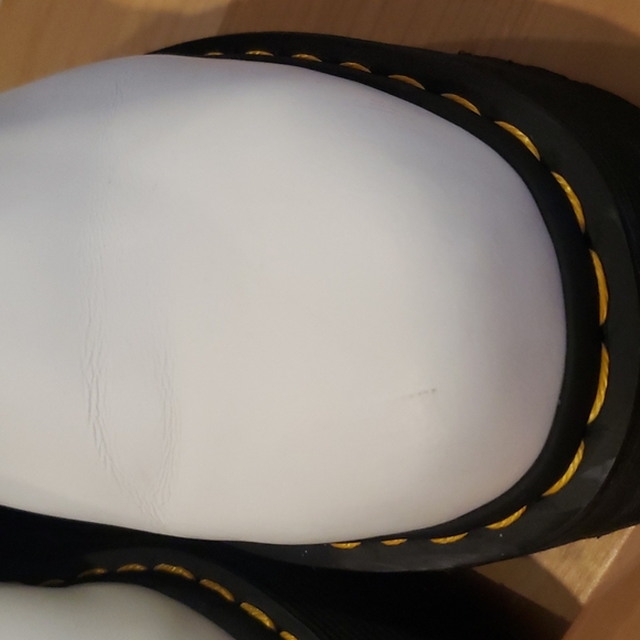 Like new 2976 quad white leather chelsea Dr Martens platform boots 7 U.S. - Picture 11 of 11